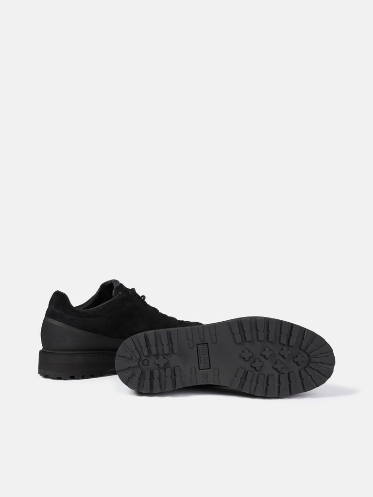 CHAUSSURES EN DAIM NOIRES À LACETS